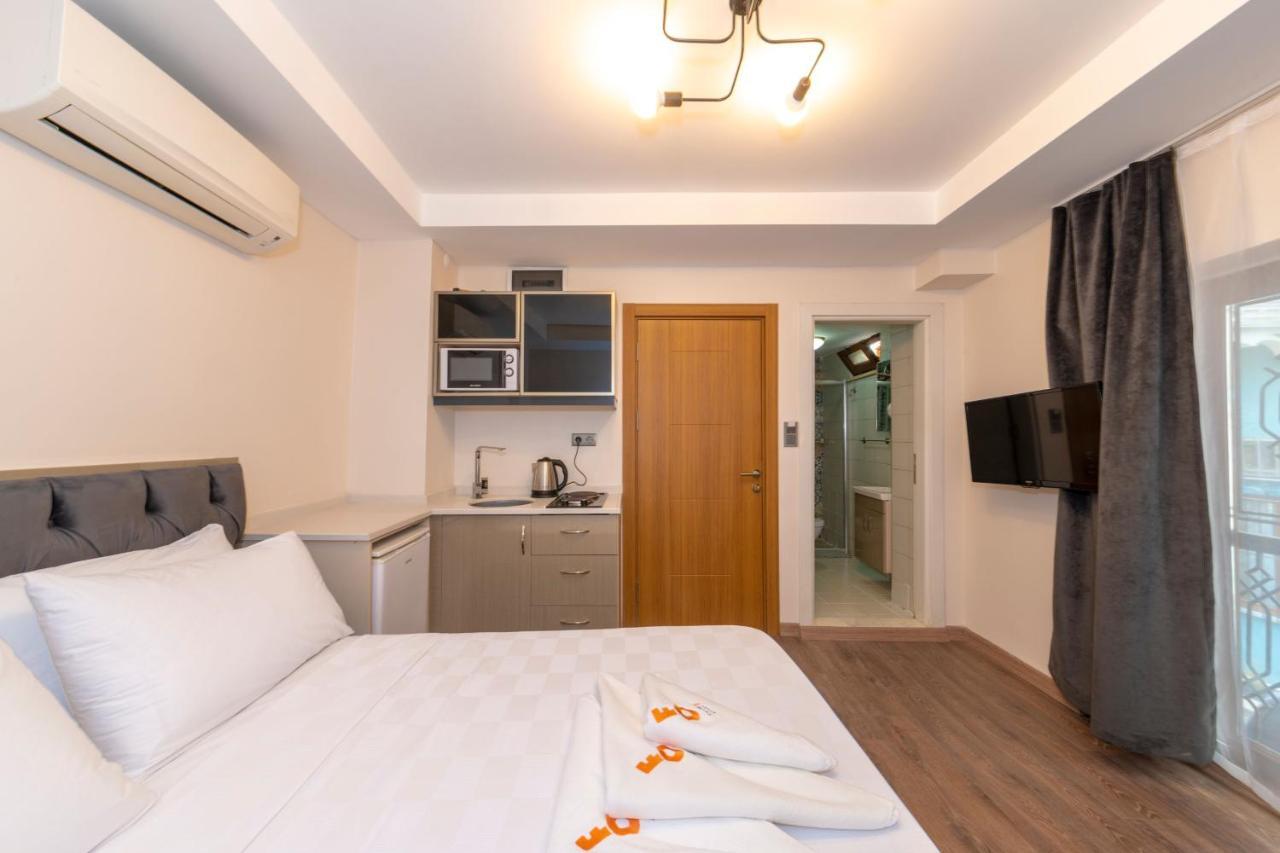 First Apart Apartment *
