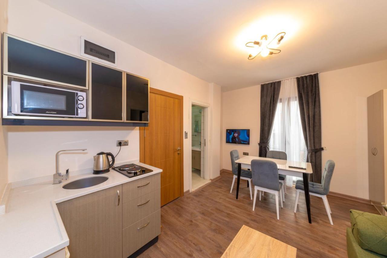 First Apart Apartment *